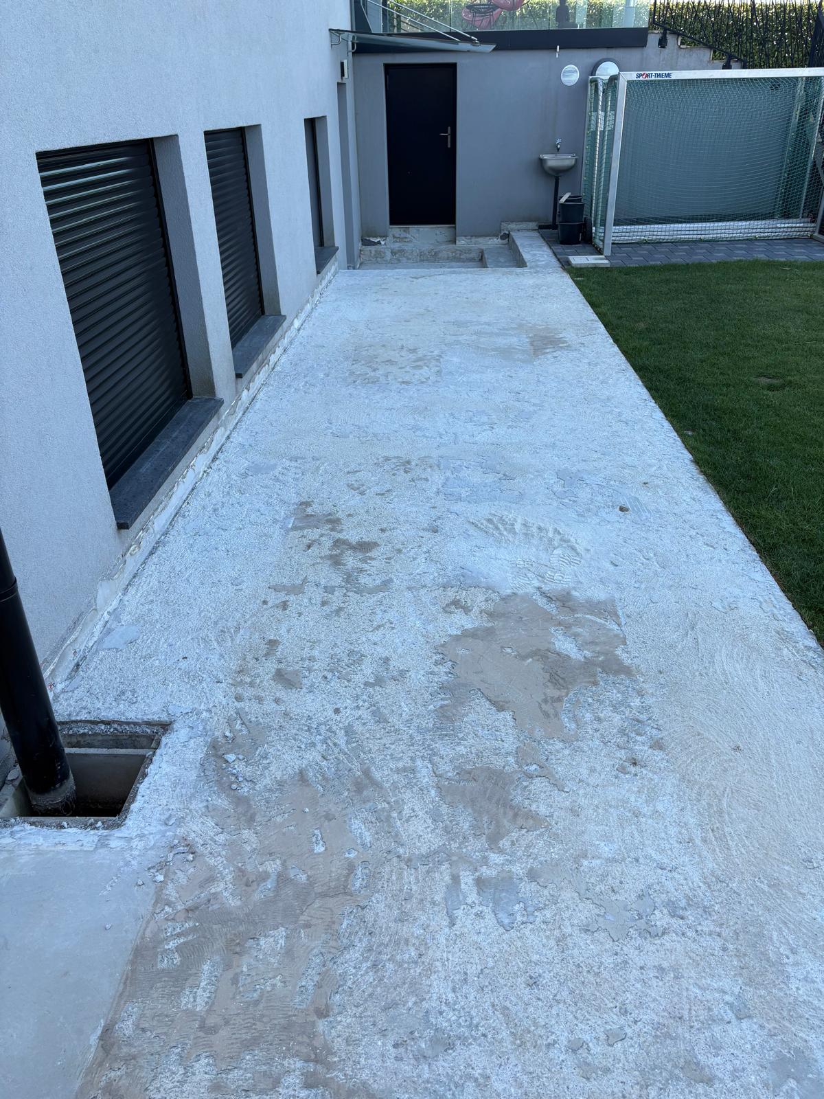 Terrasse en béton brut avant application de la résine antidérapante